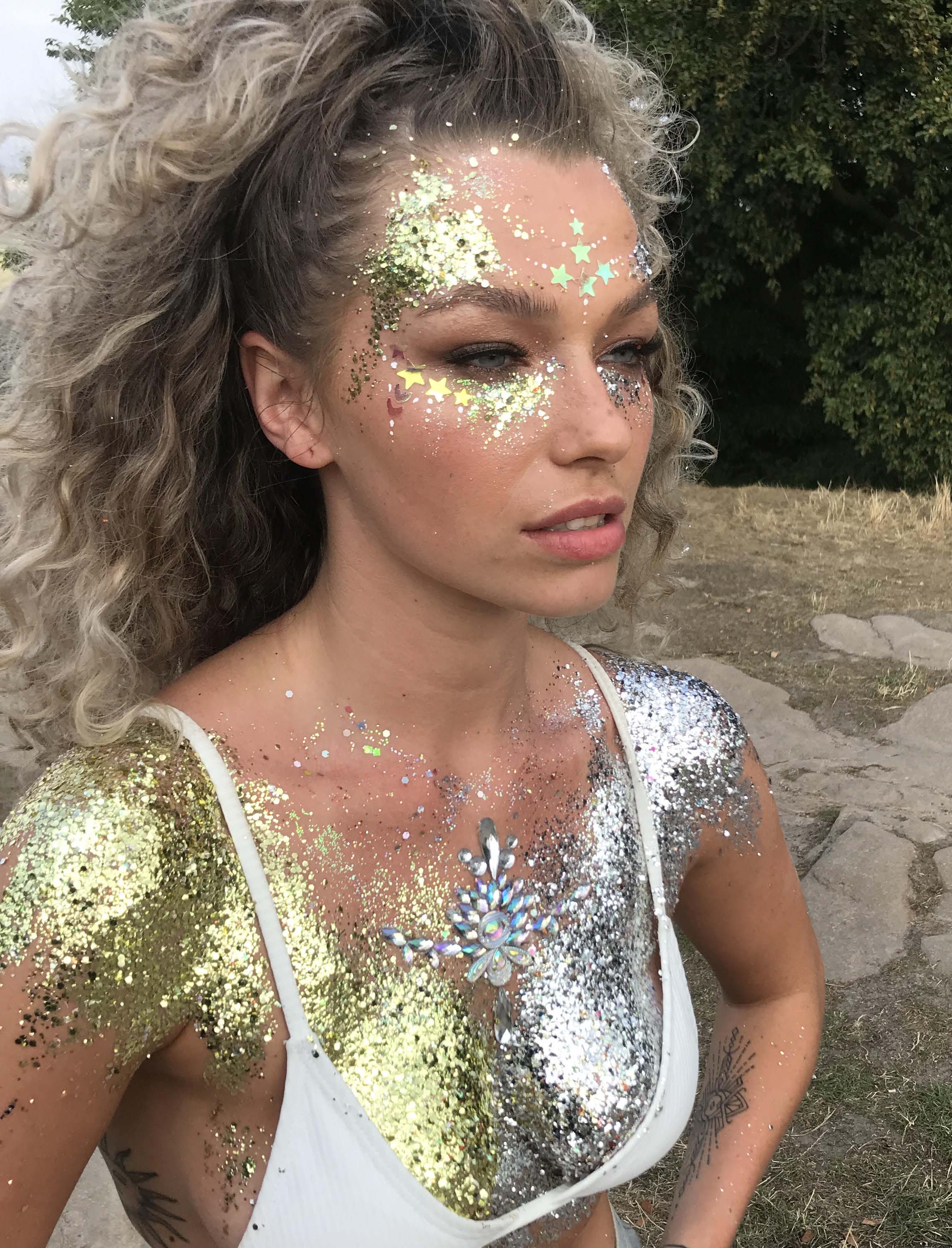 Glitter għall-wiċċ, il-ġisem, ix-xagħar, il-geddum - Trab Glitter ikkulurit