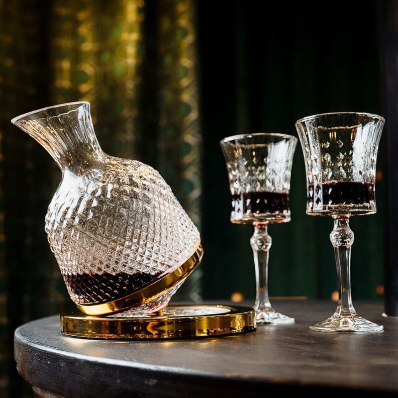 Decanters ta 'l-inbid rotanti ta' lussu Issettja ħġieġ tal-kristall + 2 nuċċalijiet għal min iħobb l-inbid 